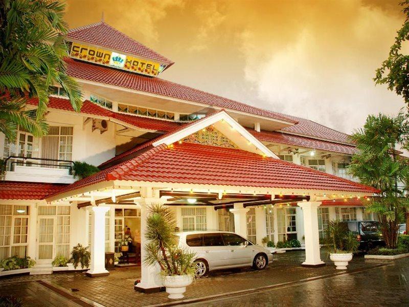 Urbanview Hotel Crown Tasikmalaya By Reddoorz Extérieur photo
