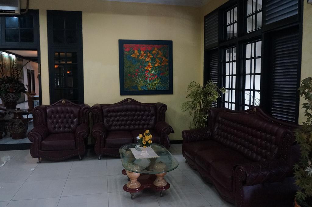 Urbanview Hotel Crown Tasikmalaya By Reddoorz Extérieur photo