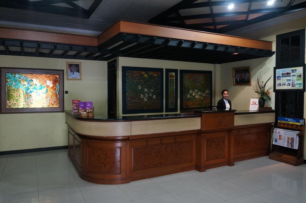 Urbanview Hotel Crown Tasikmalaya By Reddoorz Extérieur photo
