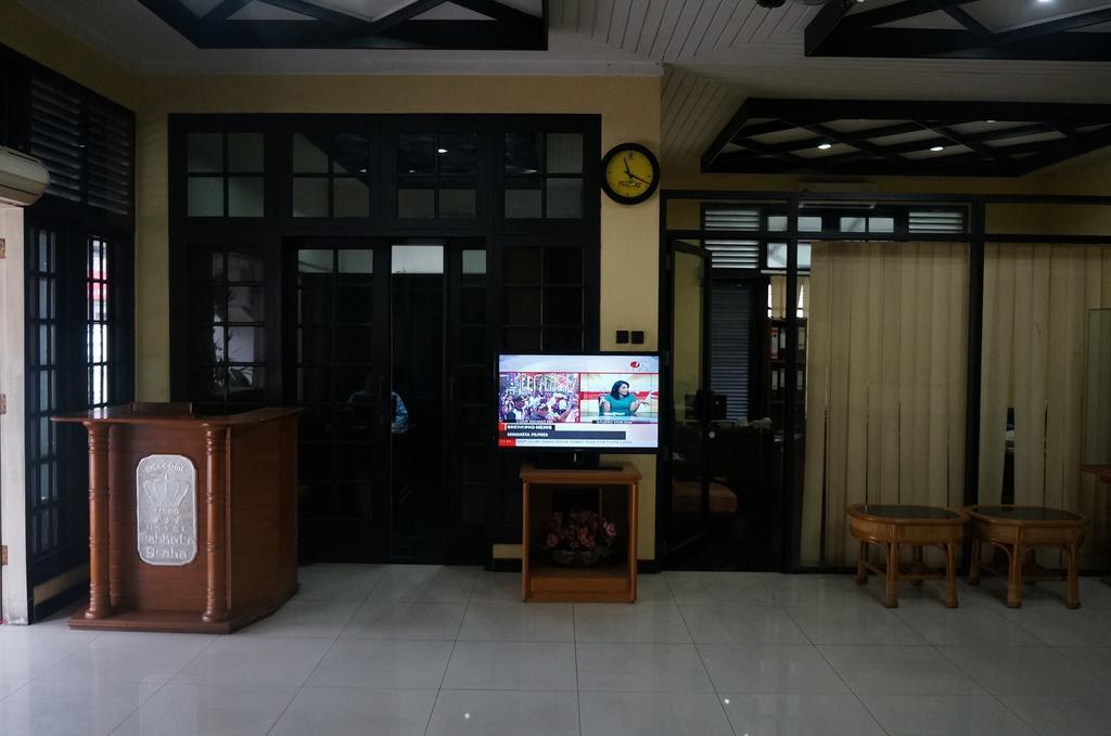 Urbanview Hotel Crown Tasikmalaya By Reddoorz Extérieur photo