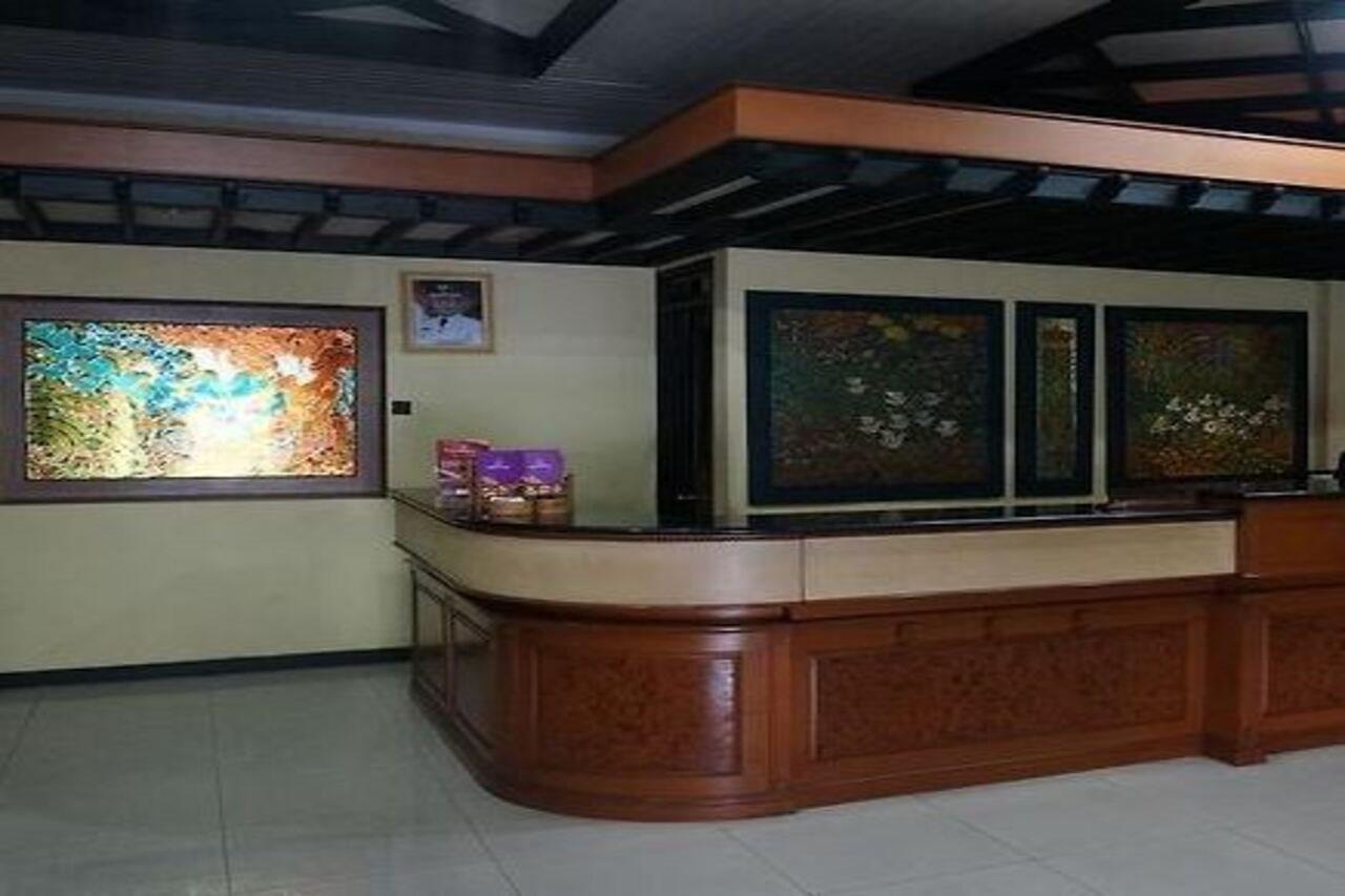 Urbanview Hotel Crown Tasikmalaya By Reddoorz Extérieur photo