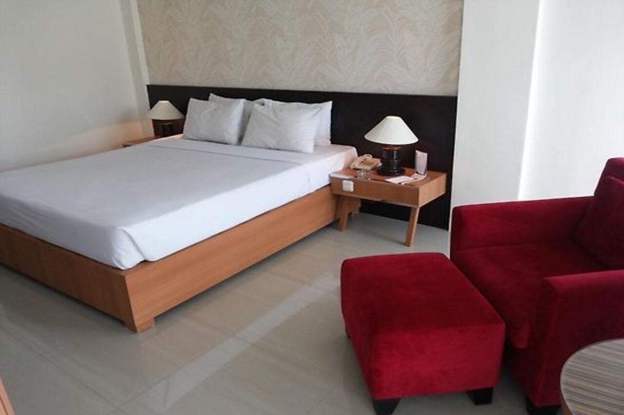Urbanview Hotel Crown Tasikmalaya By Reddoorz Extérieur photo