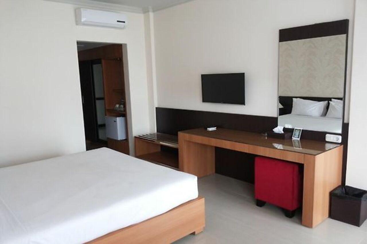 Urbanview Hotel Crown Tasikmalaya By Reddoorz Extérieur photo