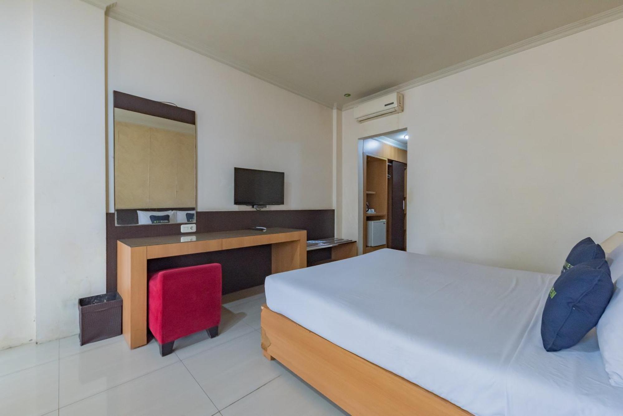 Urbanview Hotel Crown Tasikmalaya By Reddoorz Extérieur photo