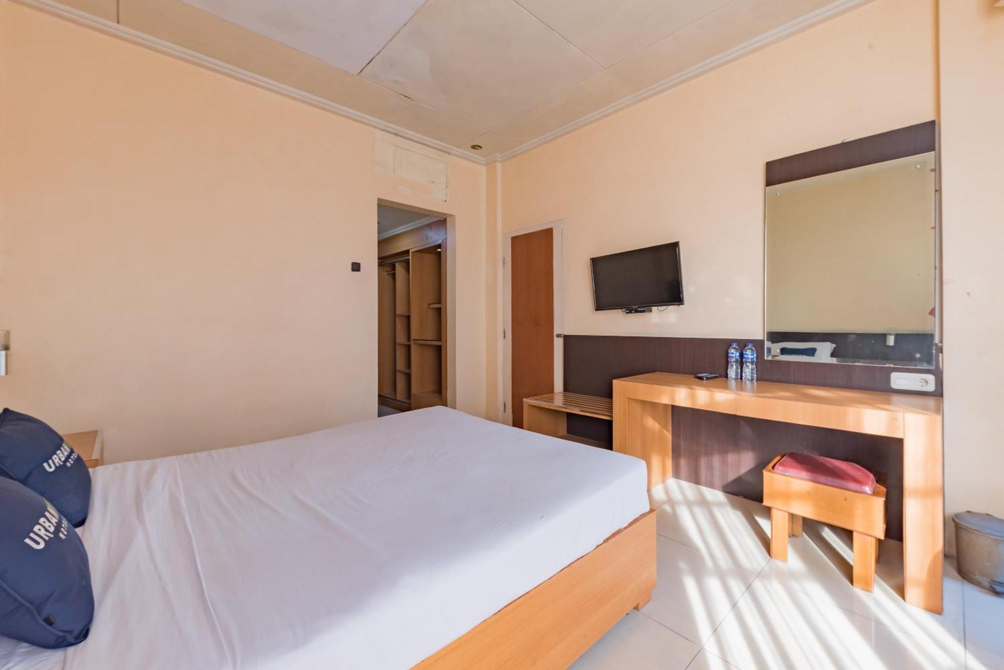 Urbanview Hotel Crown Tasikmalaya By Reddoorz Extérieur photo