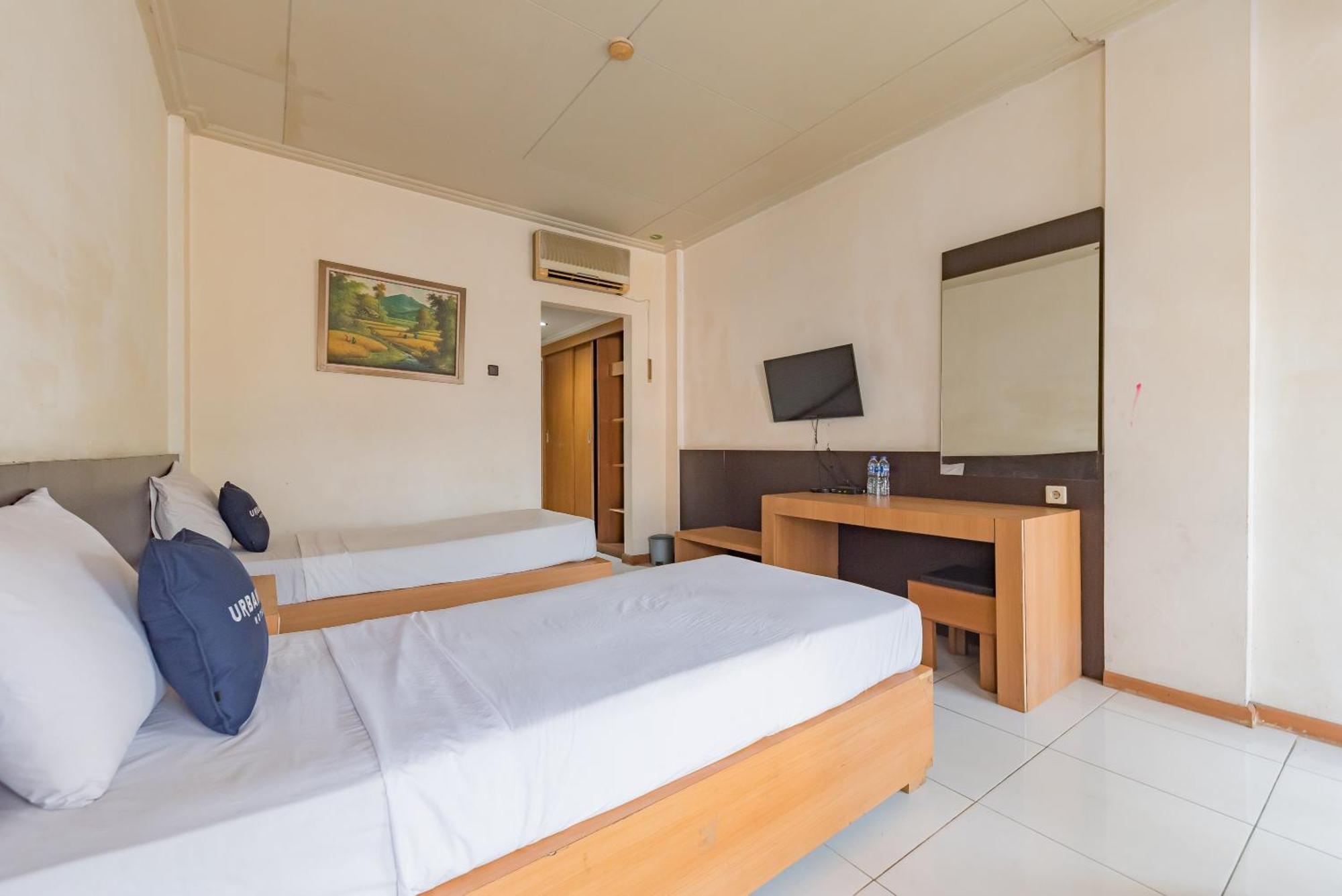 Urbanview Hotel Crown Tasikmalaya By Reddoorz Extérieur photo