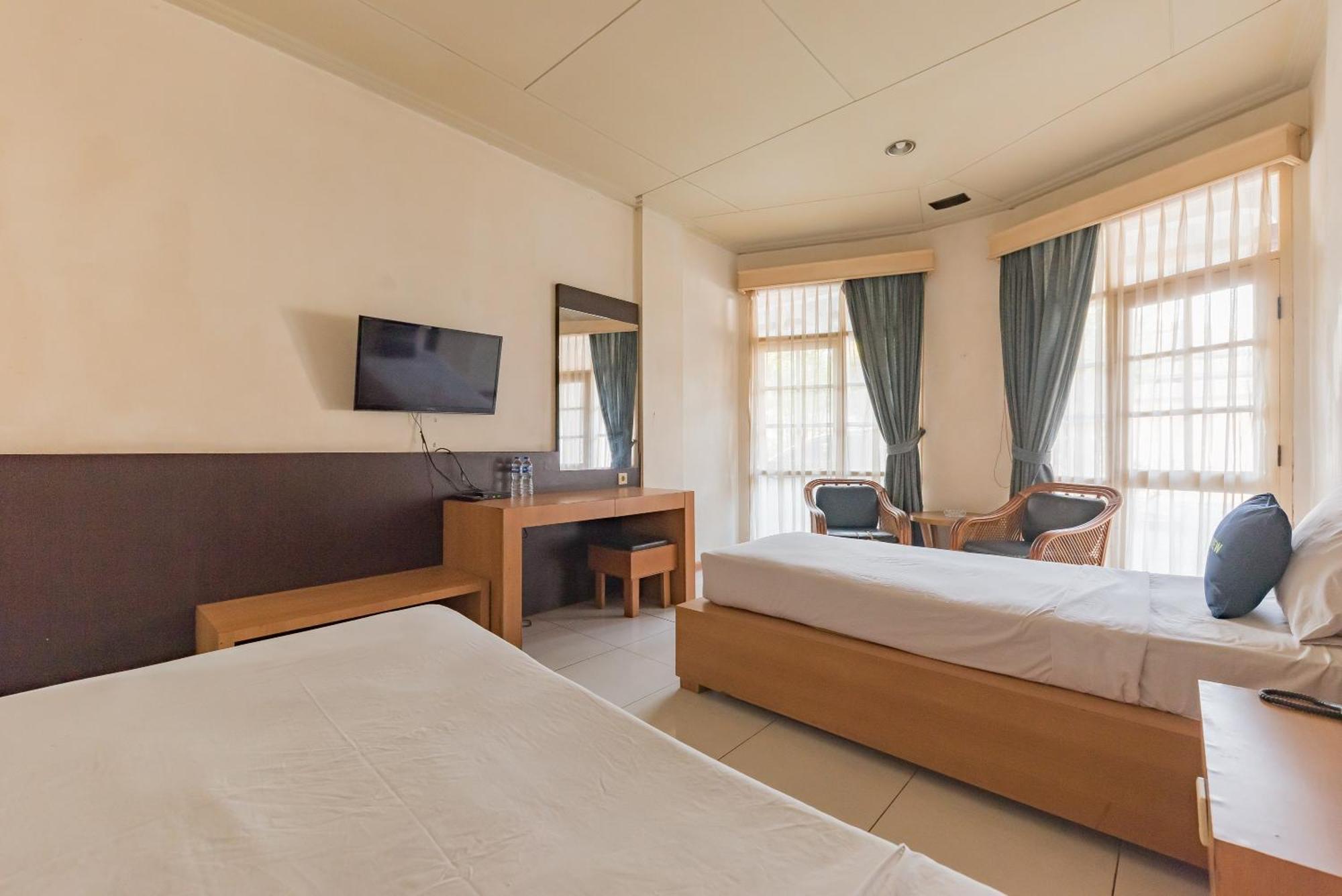 Urbanview Hotel Crown Tasikmalaya By Reddoorz Extérieur photo
