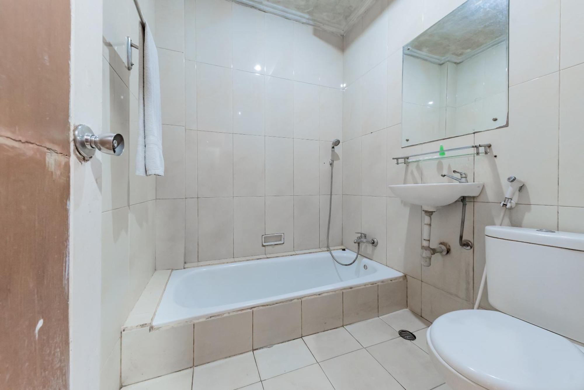 Urbanview Hotel Crown Tasikmalaya By Reddoorz Extérieur photo