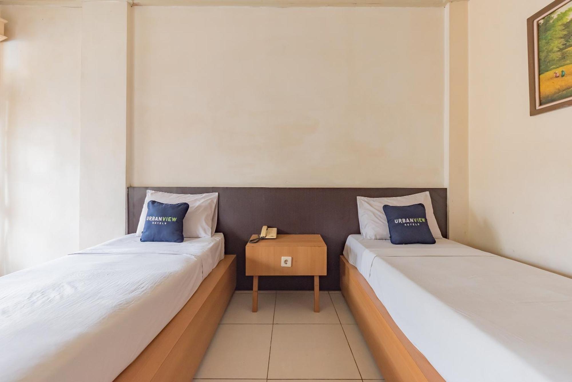 Urbanview Hotel Crown Tasikmalaya By Reddoorz Extérieur photo