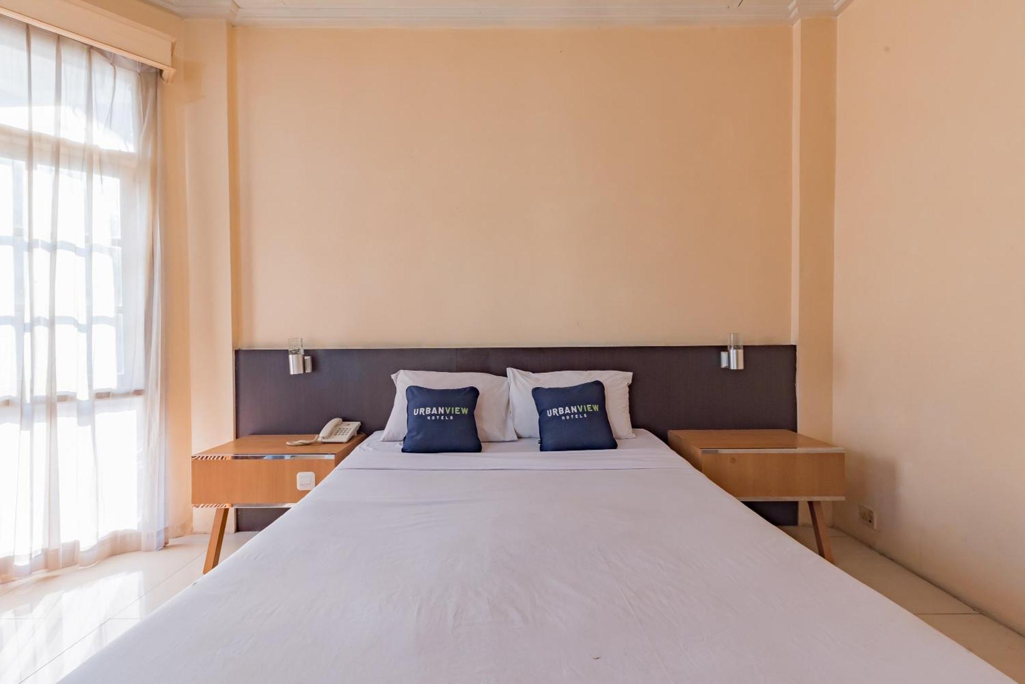 Urbanview Hotel Crown Tasikmalaya By Reddoorz Extérieur photo
