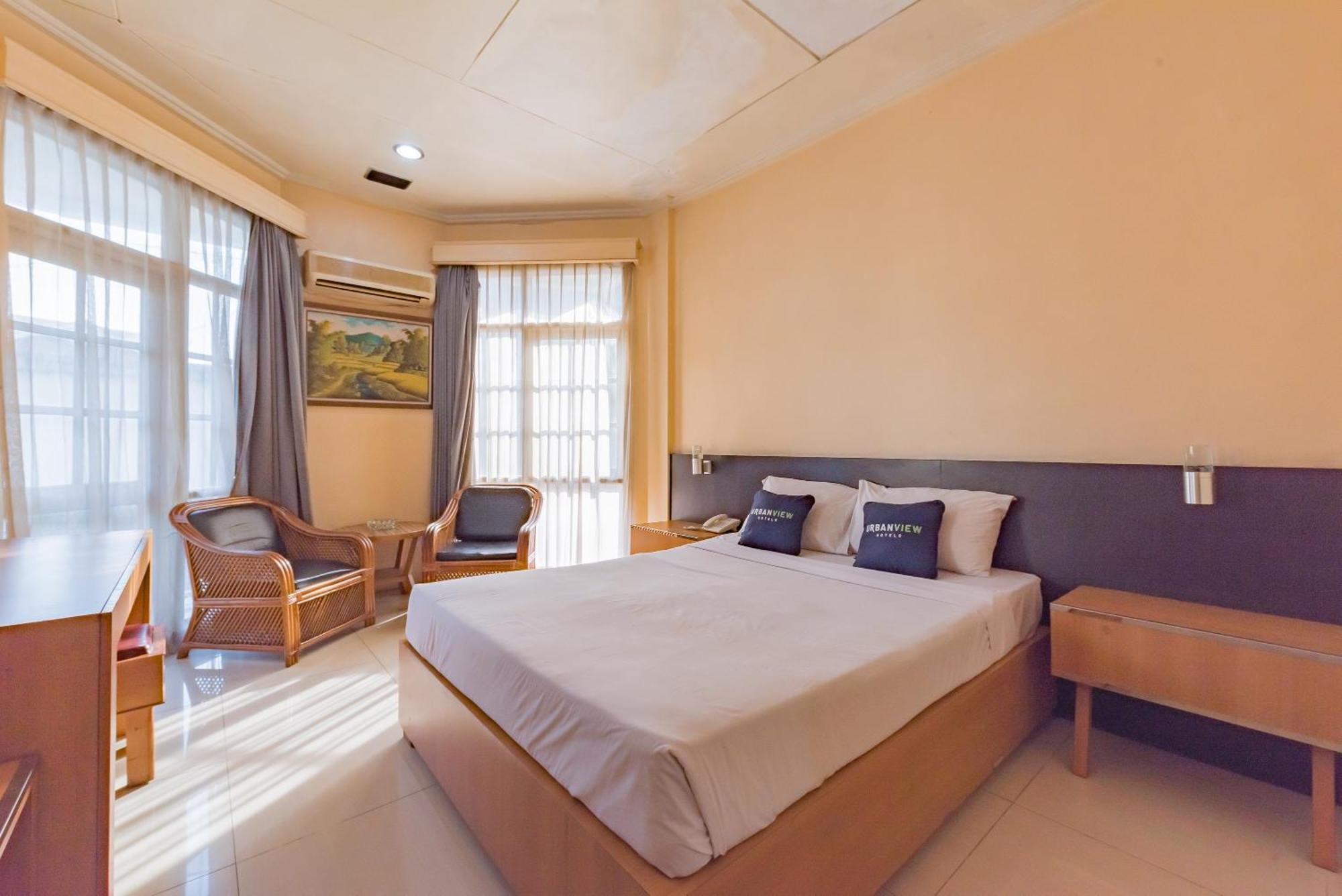 Urbanview Hotel Crown Tasikmalaya By Reddoorz Extérieur photo