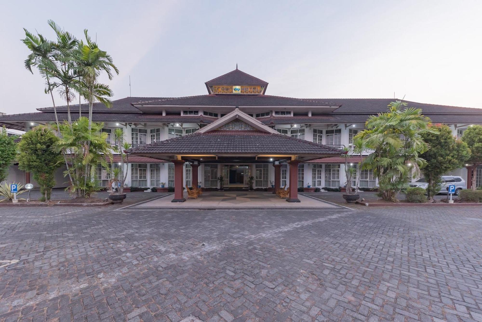 Urbanview Hotel Crown Tasikmalaya By Reddoorz Extérieur photo