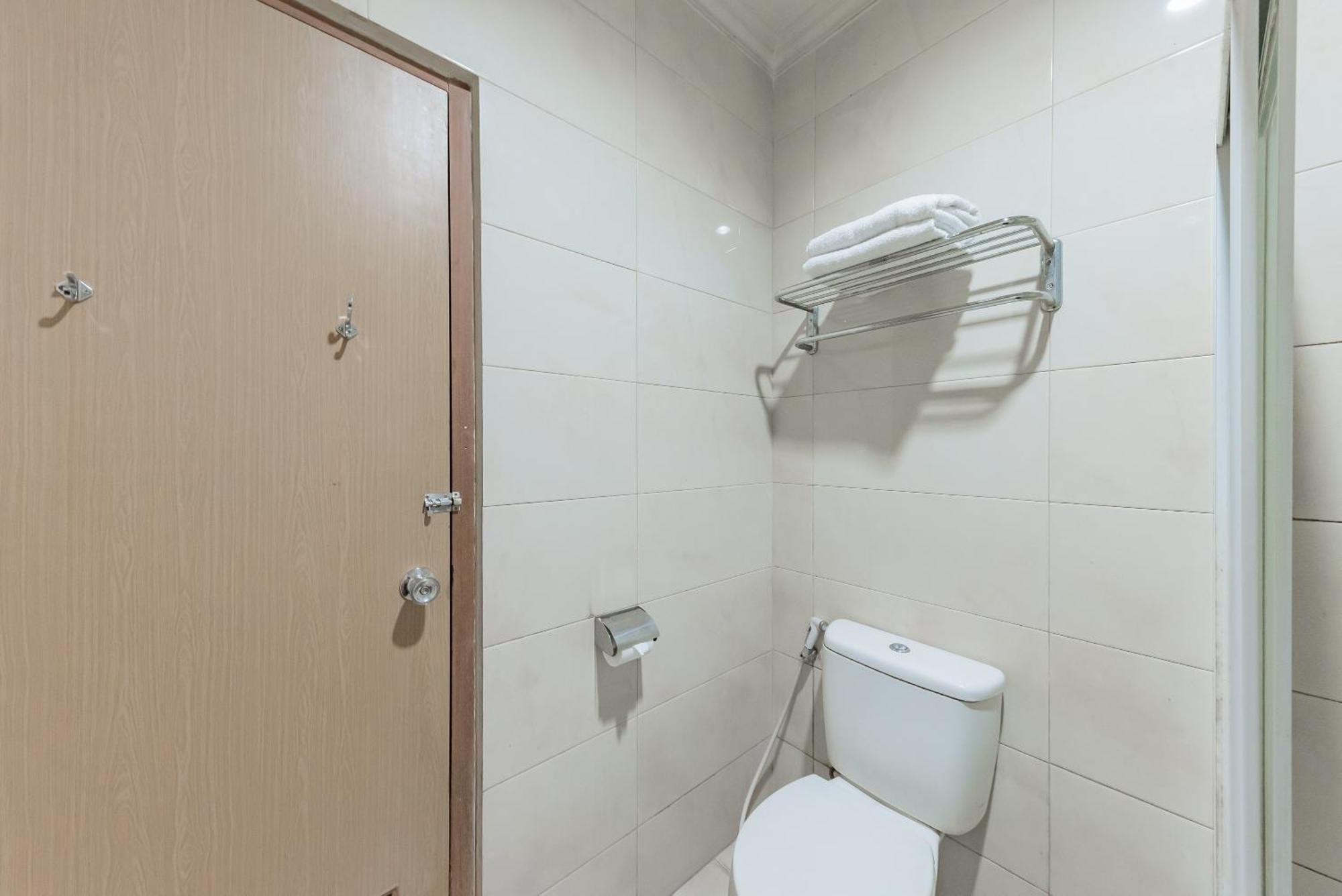 Urbanview Hotel Crown Tasikmalaya By Reddoorz Extérieur photo