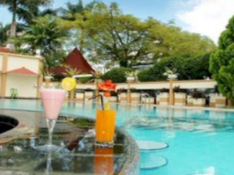 Urbanview Hotel Crown Tasikmalaya By Reddoorz Extérieur photo